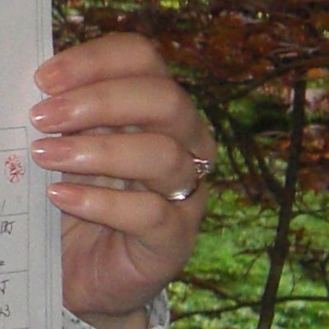 【銀座ダイヤモンドシライシの口コミ】 一般的な立て爪と呼ばれる形よりも、常に使用出来るタイプを探した。立て…