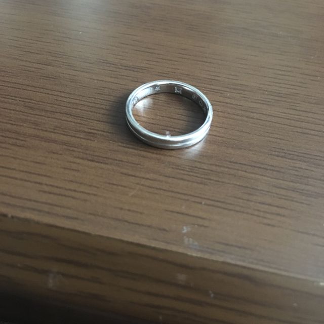 【ギンザタナカブライダル(GINZA TANAKA BRIDAL)の口コミ】 サービスで内側にダイヤが付けれること。
ダイヤの色が選択可能。青やピン…