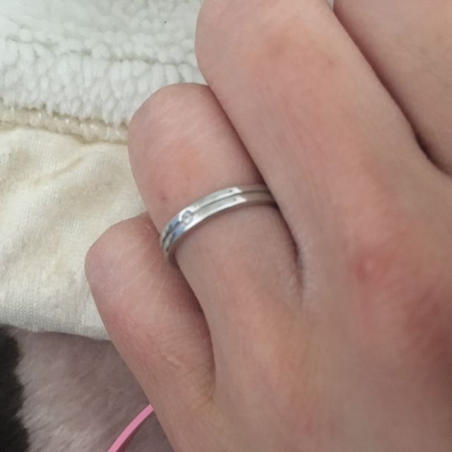 【ギンザタナカブライダル(GINZA TANAKA BRIDAL)の口コミ】 サービスで内側にダイヤが付けれること。
ダイヤの色が選択可能。青やピン…