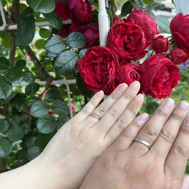 【銀座ダイヤモンドシライシの口コミ】 ある程度希望のデザインが決まったら、似たタイプの指輪をいくつか用意し…