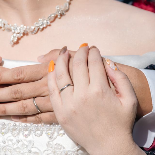 【LUCIE(ルシエ)の口コミ】 S字型のデザイン、プラチナベースのものです。決め手は旦那側のデザインの…