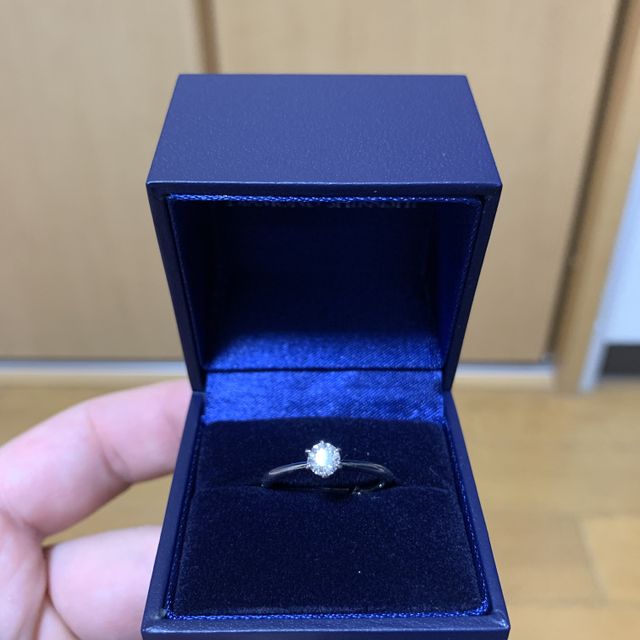 【銀座ダイヤモンドシライシの口コミ】 プロポーズリングを選びました。
ダイヤは好きなものを選べます。大きさか…