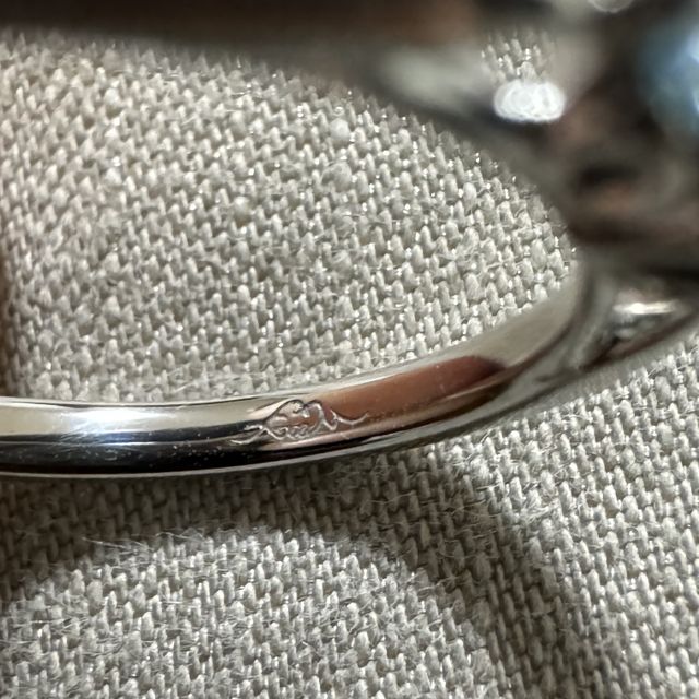 【ケイウノ ブライダル(K.UNO BRIDAL)の口コミ】 真ん中のダイヤモンドと水色ダイヤモンドがとても合う。
重ね付けした時も…