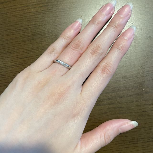 【ラザール ダイヤモンド(LAZARE DIAMOND)の口コミ】 ウェーブかストレートの二つのデザインで悩んでましたが、自分に合った似…