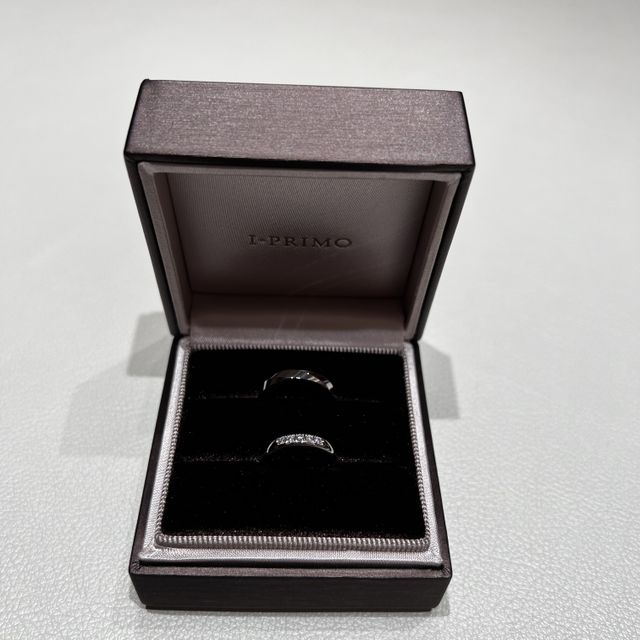 【アイプリモ(I-PRIMO)の口コミ】 太さがありつつ、ダイヤの装飾もあって存在感がある。
年齢を重ねても映え…