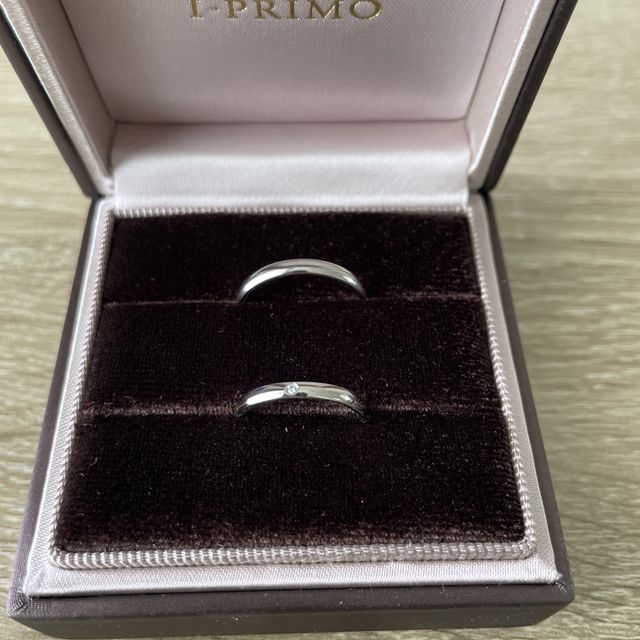 【アイプリモ(I-PRIMO)の口コミ】 ストレートで石も一粒のシンプルな結婚指輪です。着け心地もよく、変に気…