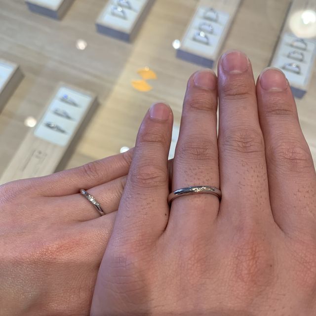 【AMATSU(アマツ)の口コミ】 ピンクゴールドのラインが斜めに一本入っていて、ラインの太さ、ラインの…