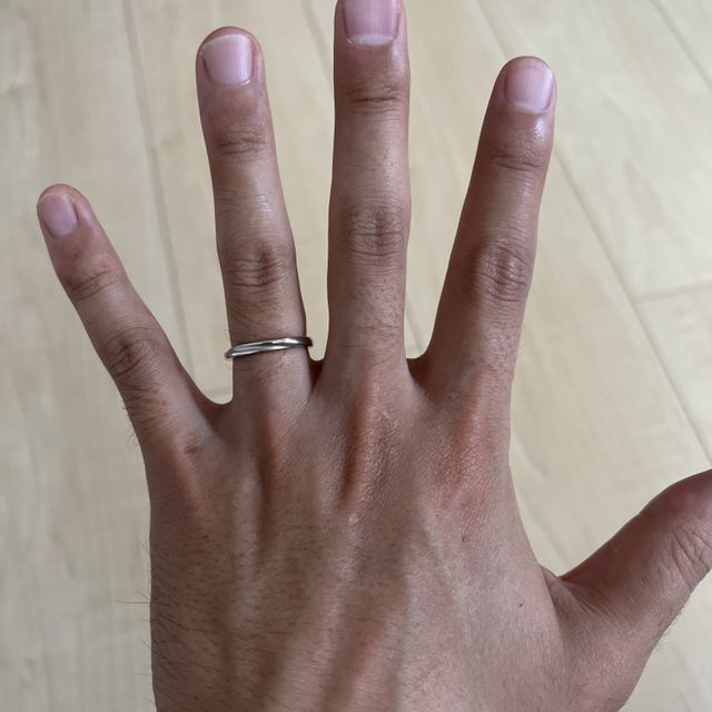 【銀座ダイヤモンドシライシの口コミ】 シンプルでつけやすく、とにかくおしゃれであること。長いこと日常生活や…