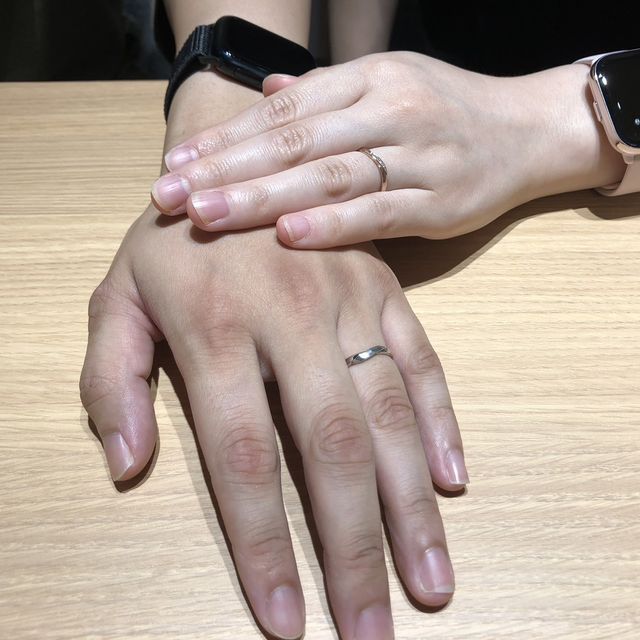 【NEUSPUR(ノイシュプール)の口コミ】 ウェーブのフォルムで指が綺麗にみえ、ダイヤが多く入っていることで特別…