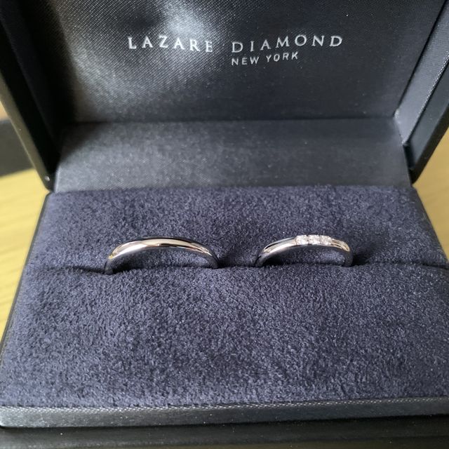 【ラザール ダイヤモンド(LAZARE DIAMOND)の口コミ】 シンプルではありますが、ジュエリーの輝きが魅力的でほどよく存在感があ…