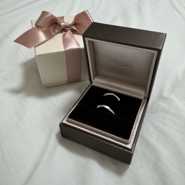 【アイプリモ(I-PRIMO)の口コミ】 正面からはもちろん、前面後面から見てもダイヤが光るデザインを選びまし…