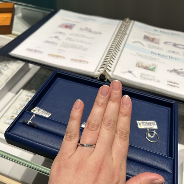 【銀座ダイヤモンドシライシの口コミ】 シンプルな指輪を探していて、重ね付けができるタイプを希望していたので…