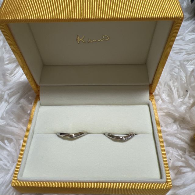 【ケイウノ ブライダル(K.UNO BRIDAL)の口コミ】 結婚指輪を購入しました。クロスデザインの中にイエローゴールド(男)とピ…