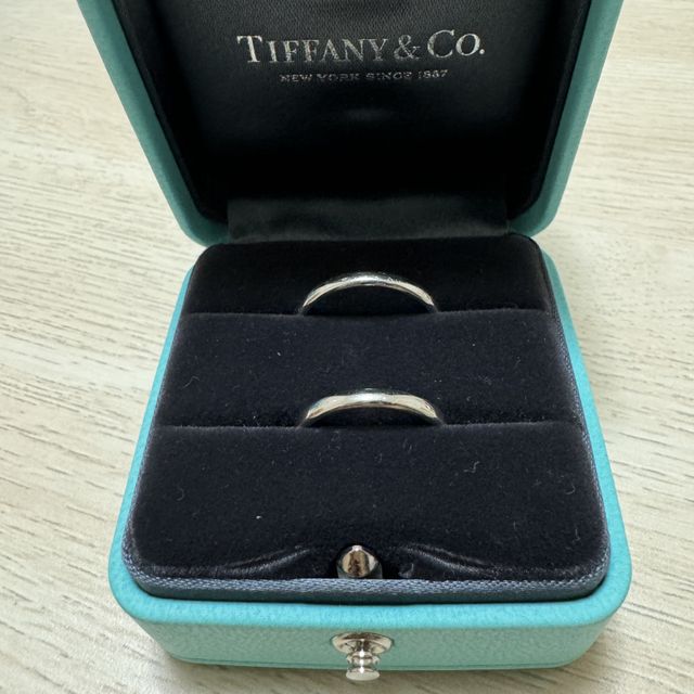 【ティファニー(Tiffany & Co.)の口コミ】 とにかく毎日つけられるようなシンプルデザインがいいと思っていたので、…