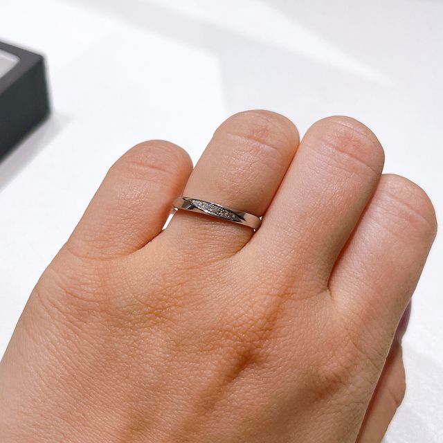 【アイプリモ(I-PRIMO)の口コミ】 リング全周にひねりが入っておりデザイン性があるところが良かったです。
…