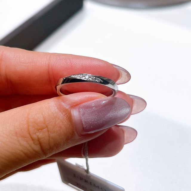 【アイプリモ(I-PRIMO)の口コミ】 リング全周にひねりが入っておりデザイン性があるところが良かったです。
…