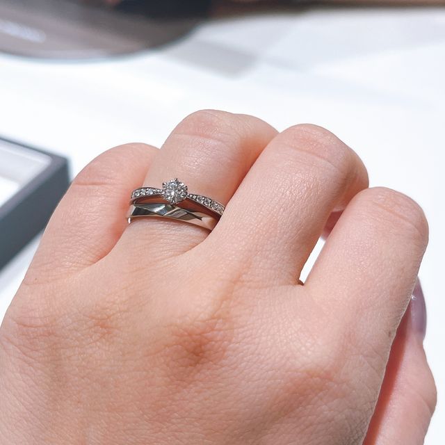 【アイプリモ(I-PRIMO)の口コミ】 リング全周にひねりが入っておりデザイン性があるところが良かったです。
…