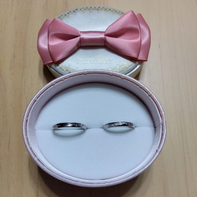 【insembre(インセンブレ)の口コミ】 2人でお揃いのデザイン、女性用に小さなダイヤが入っている物を探していま…