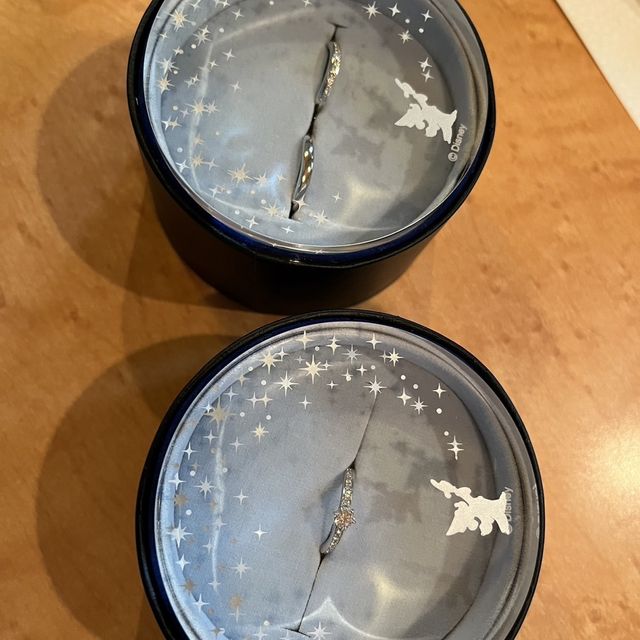 【Disney FANTASIA(ディズニーファンタジア)の口コミ】 指輪そのものはキラキラしており角度によってキラキラ具合が変わってくる…