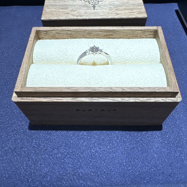 【PORTADA(ポルターダ)の口コミ】 来店前から、渡したい理想の婚約指輪のイメージがあり、実際に来店して担…