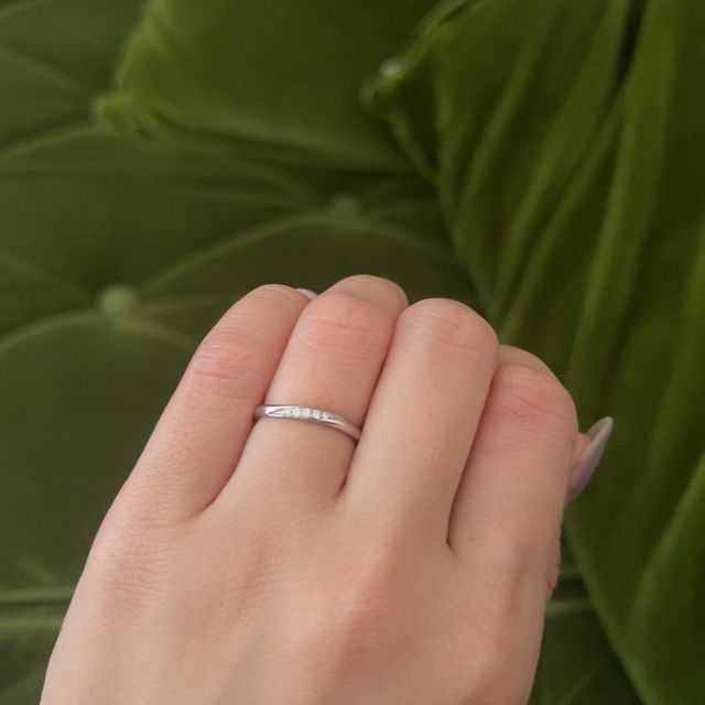 【アイプリモ(I-PRIMO)の口コミ】 付け心地が良くシンプルすぎないもので探していました。
ダイヤの数も多い…