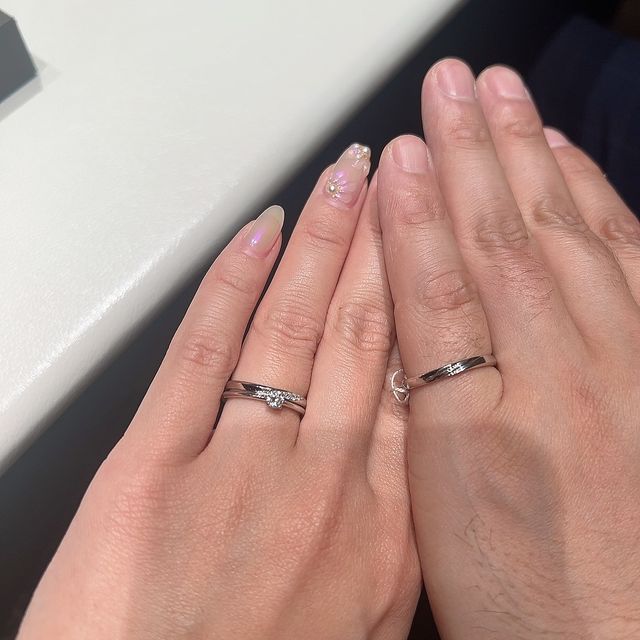 【アイプリモ(I-PRIMO)の口コミ】 付け心地が良くシンプルすぎないもので探していました。
ダイヤの数も多い…