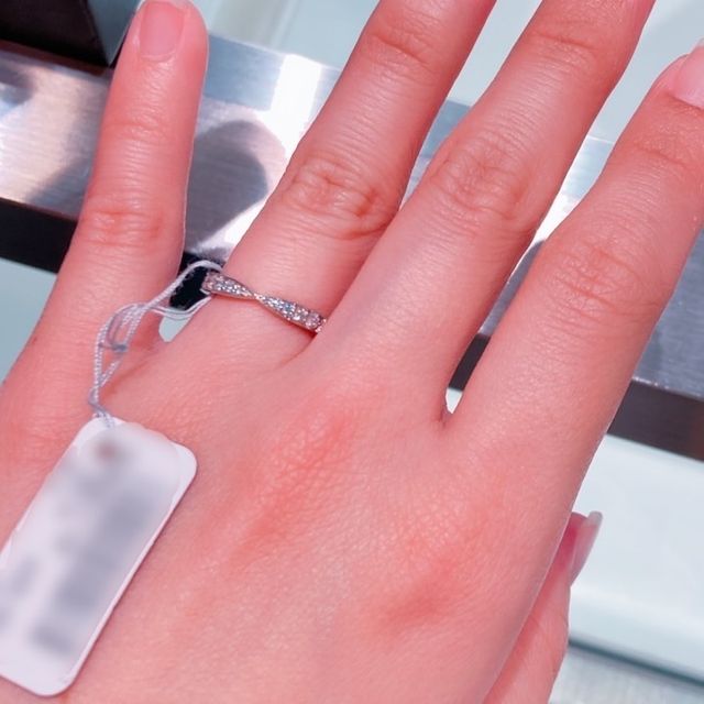 【ティファニー(Tiffany & Co.)の口コミ】 エタニティのような、ダイヤがたくさんついて華やかな指輪を探していたと…
