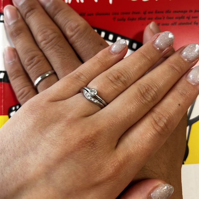 【アイプリモ(I-PRIMO)の口コミ】 色々な店舗を回りましたが、その中でも婚約指輪に合う可愛いデザインの結…