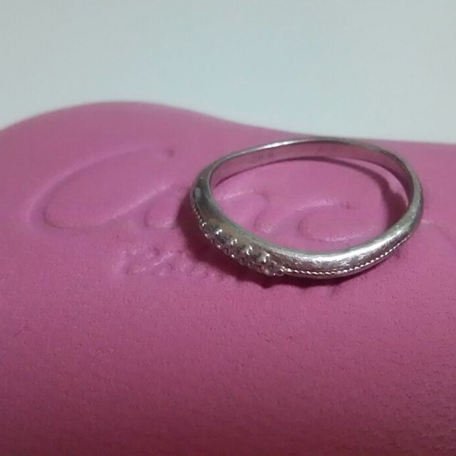 【ジュエリーツツミ(JEWELRY TSUTSUMI)の口コミ】 細身でエンゲージリングと重ね付がしやすいデザインなので気に入っていま…