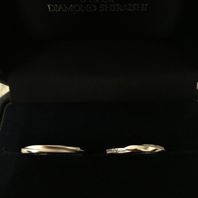【銀座ダイヤモンドシライシの口コミ】 付け心地とデザインの良さ
自分たちの指にしっくりくるかどうかとペアで買…