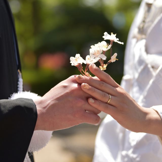 【atelier ST, CAT(アトリエ エスティーキャット)の口コミ】 どちらも磨き具合が違うところです。
指輪のくぼみの部分は荒目のザラザラ…