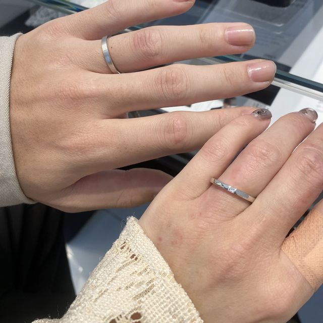 【エクセルコダイヤモンド(EXELCO DIAMOND)の口コミ】 2人のデザインは違うけどペアなのが良かったです！
着け心地も良くて、デ…