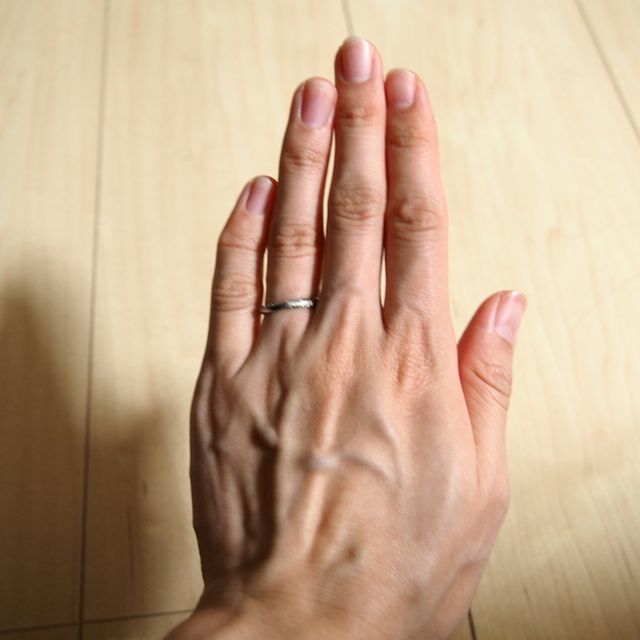 【STAR JEWELRY(スタージュエリー)の口コミ】 指が細く見えるデザインであること。ツイストのデザインが好きで、その系…