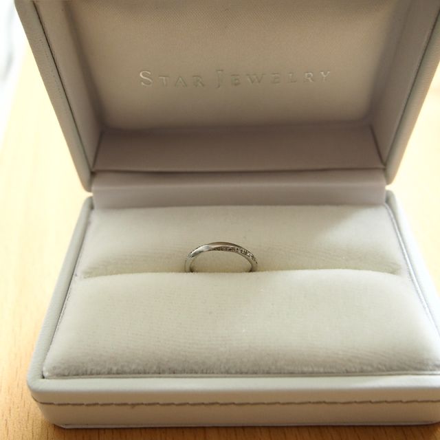 【STAR JEWELRY(スタージュエリー)の口コミ】 指が細く見えるデザインであること。ツイストのデザインが好きで、その系…