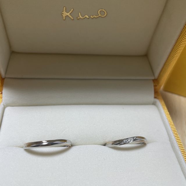 【ケイウノ ブライダル(K.UNO BRIDAL)の口コミ】 指の形が綺麗に見えます。
刻印がオリジナルでとても可愛らしいデザインで…