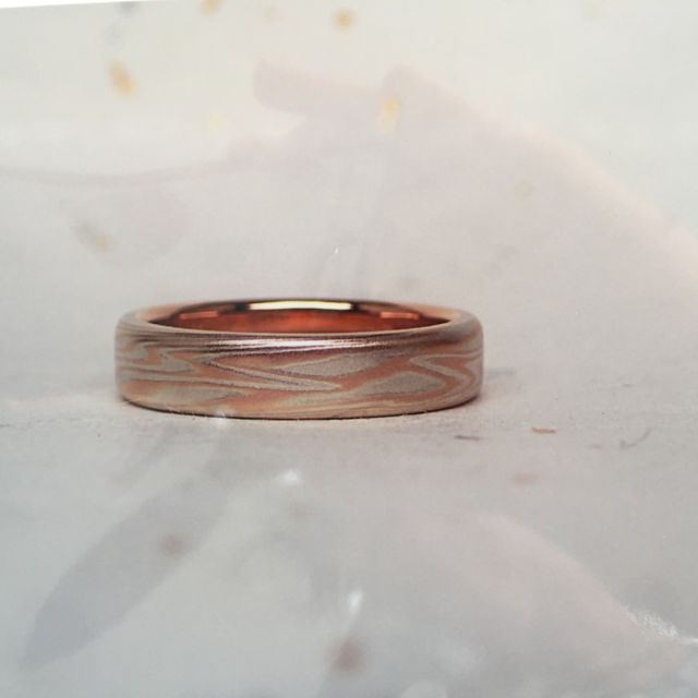 【杢目金屋(もくめがねや)の口コミ】 婚約指輪で木目金屋のリングを先に作っていました。
いろいろと試しました…