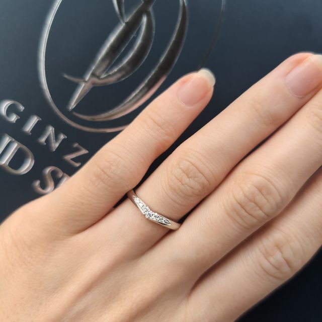 【銀座ダイヤモンドシライシの口コミ】 ダイヤモンドが好き通ってて非常に綺麗に見える。
リングの種類が豊富で、…