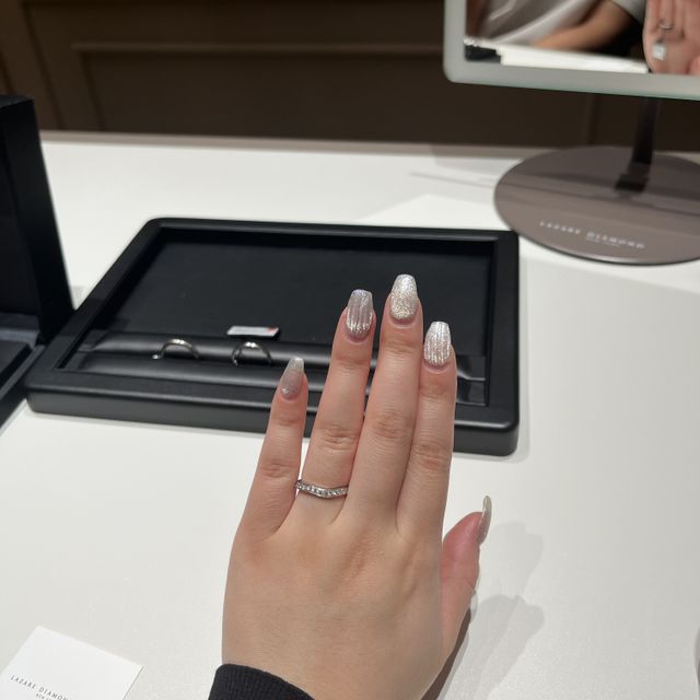 【ラザール ダイヤモンド(LAZARE DIAMOND)の口コミ】 結婚指輪は絶対にエタニティと決めていたので、エタニティを中心に店舗を…
