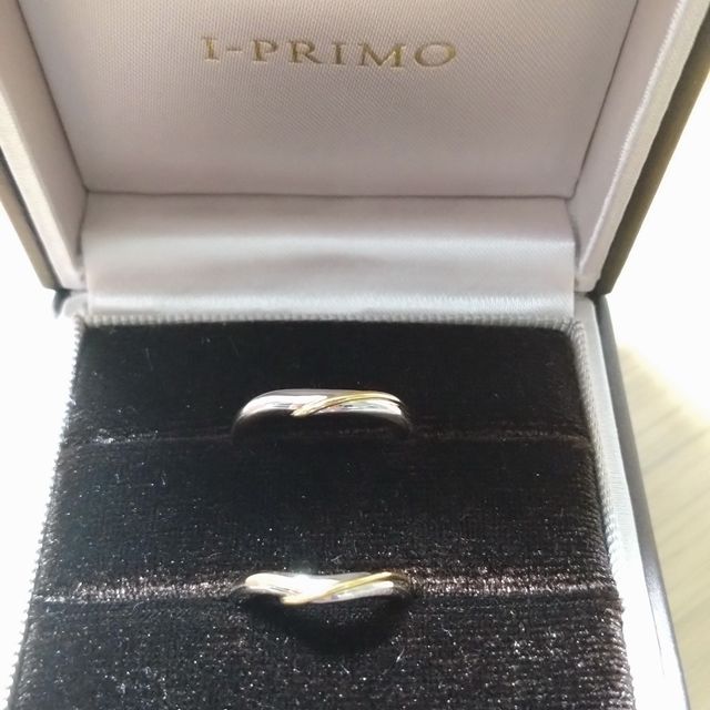 【アイプリモ(I-PRIMO)の口コミ】 自分とパートナーの手の形に合わせて、金のラインが斜めに入っています。…