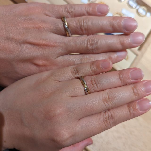 【ith(イズ)の口コミ】 結婚指輪は、男女で同じデザインなのが気に入っています。プラチナと金の…