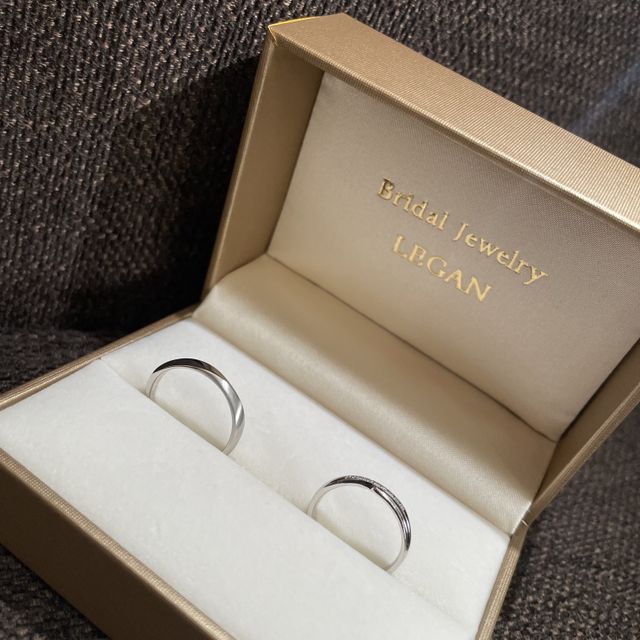 【LEGAN(レガン)の口コミ】 ミロ入っていてクロスしたタイプの指輪、ダイヤは９つ斜めに付いていて指…