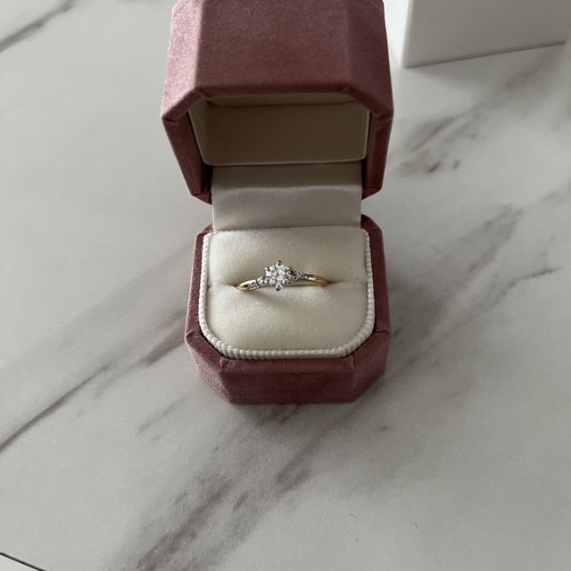 【COCKTAIL(カクテル)の口コミ】 あまり派手すぎず、シンプルなデザインとなっているのでで、どんな服装に…