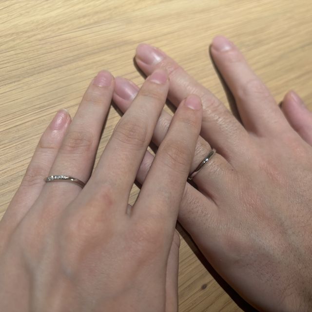 【TOMOE(トモエ)の口コミ】 シンプルで、指が綺麗に見えるVデザインのものを探していたところ、出会い…