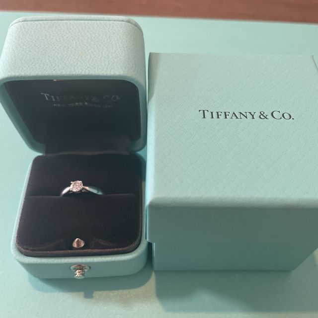 【ティファニー(Tiffany & Co.)の口コミ】 　ティファニーのハーモニーというシリーズの婚約指輪になります。ハーモ…