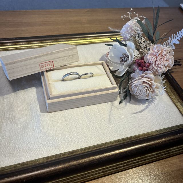 【atelier CraM(アトリエ クラム)の口コミ】 男性らしいマットな指輪と女性らしいウェーブの指輪にしました。そして統…