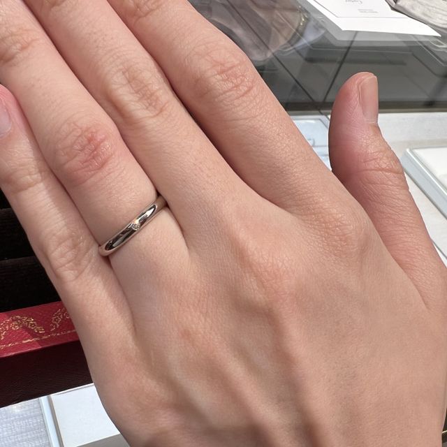 【カルティエ(Cartier)の口コミ】 シンプルなリングにダイヤモンドが1つ埋め込まれているのが冠婚葬祭問わず…