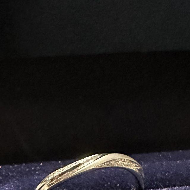 【銀座ダイヤモンドシライシの口コミ】 外国のブランドを購入予定で様々な指輪をつけてみましたが、ダイヤモンド…