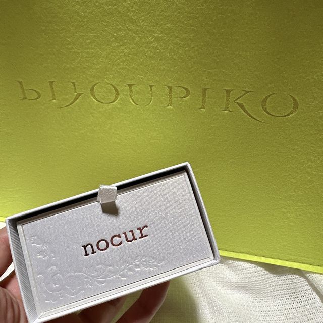 【nocur(ノクル)の口コミ】 指輪のデザインも色も、二人共が気に入って満足しています！！
色が、「シ…