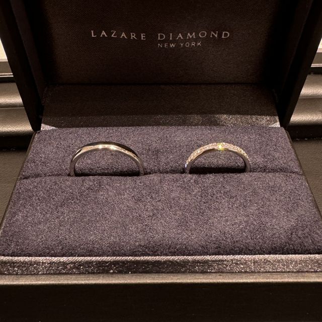 【ラザール ダイヤモンド(LAZARE DIAMOND)の口コミ】 【新郎の指輪について】
1番シンプルなデザインのものです。着け心地とリ…