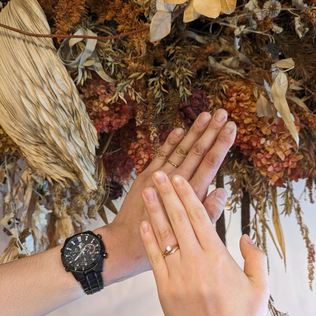 【TOMOE(トモエ)の口コミ】 デザインは少しシンプルな物を選びました。
ピンクが好きなのでピンクゴー…